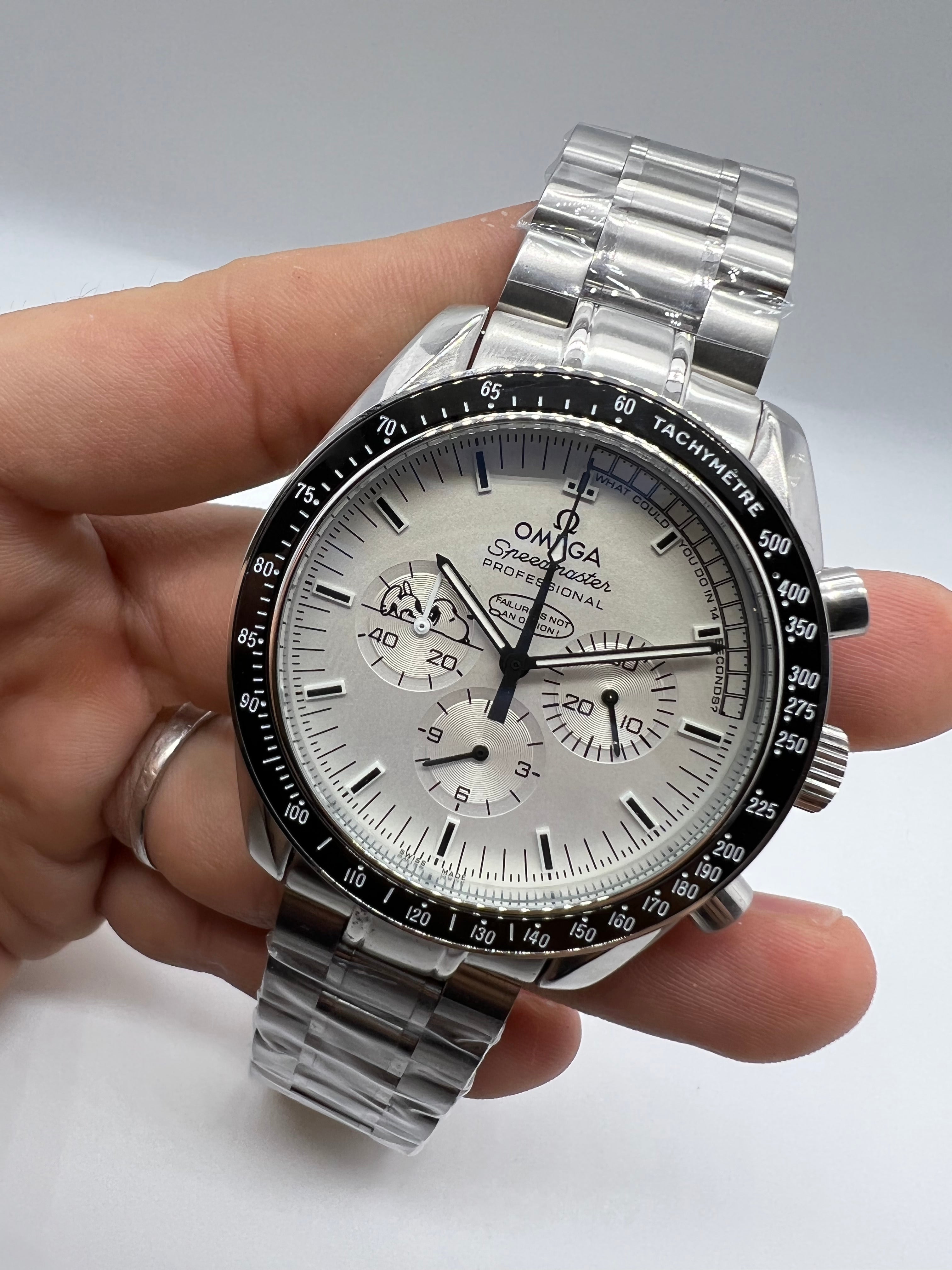 Omega Speedmaster Professional “Snoopy Award” Acero