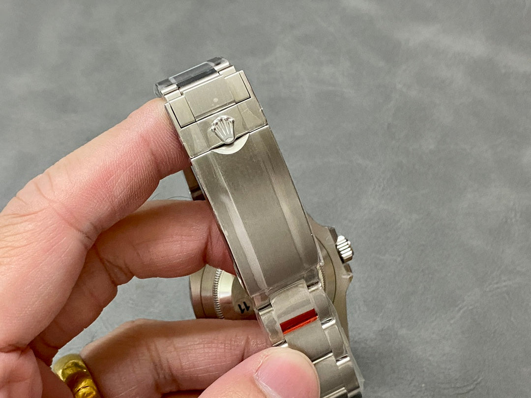 Rolex Submariner Date — Rolex