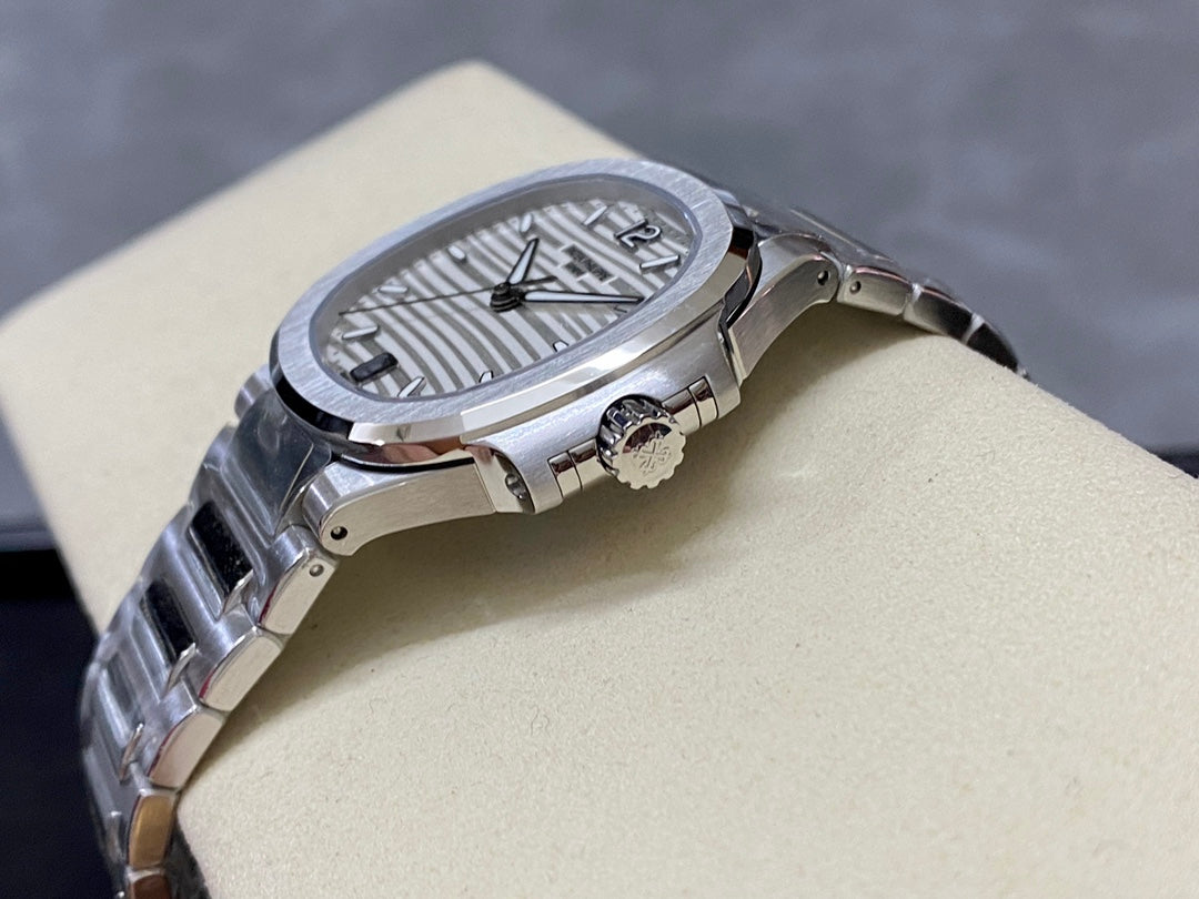 Patek Philippe Nautilus Ref. 7118/1A-010 — Patek Philippe