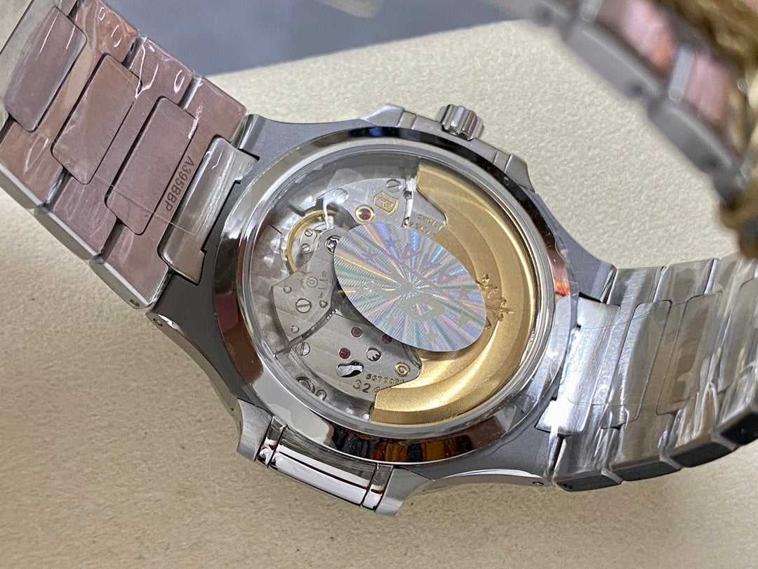 Patek Philippe Nautilus Ref. 7118/1A-010 — Patek Philippe