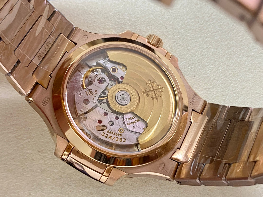 Patek Philippe Nautilus Ref. 7118/1R-010 — Patek Philippe