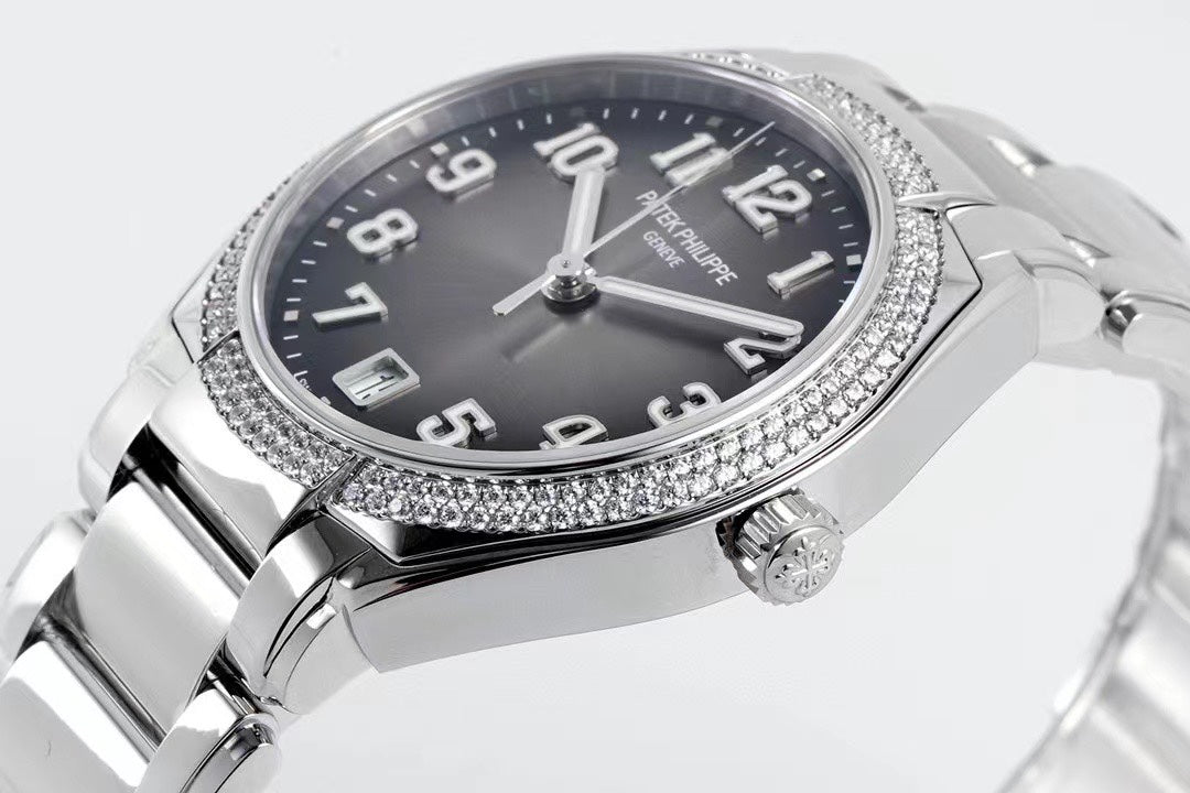 Patek Philippe Nautilus 7118/1200A — Patek Philippe