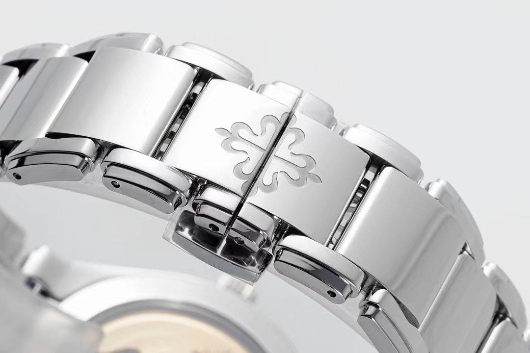 Patek Philippe Nautilus 7118/1200A — Patek Philippe