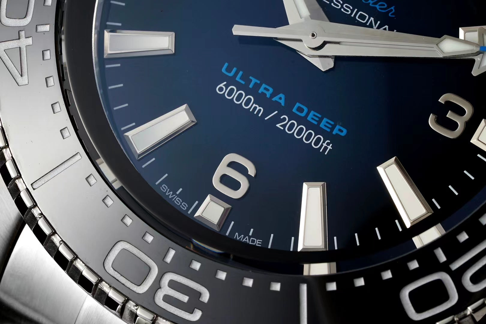 Omega Seamaster Planet Ocean Ultra Deep (Versión esfera azul degradé) — Omega