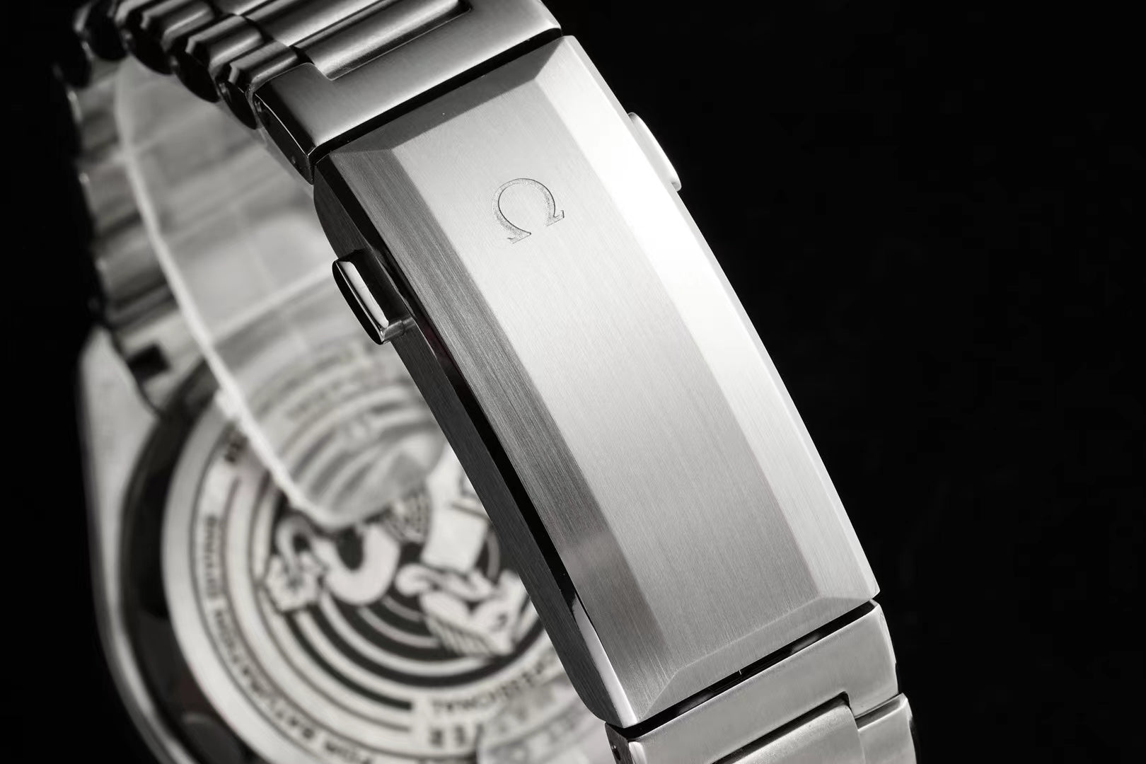Omega Seamaster Planet Ocean Ultra Deep (Versión esfera azul degradé) — Omega