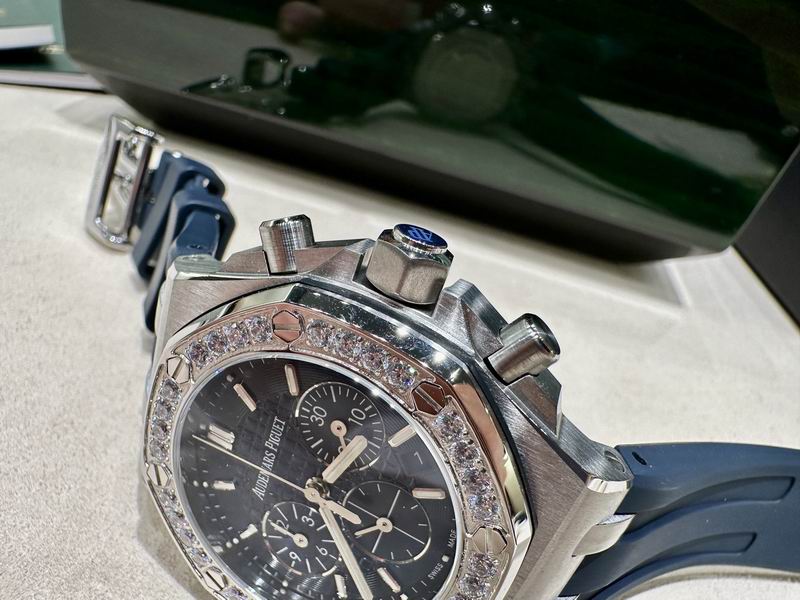 Audemars Piguet Royal Oak Offshore Chronograph – Acero con Diamantes y Esfera azul — Audemars Piguet