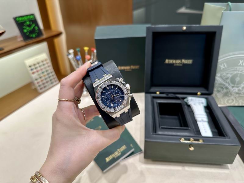 Audemars Piguet Royal Oak Offshore Chronograph – Acero con Diamantes y Esfera azul — Audemars Piguet